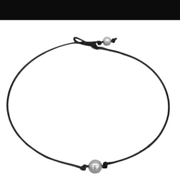 Simple Black Pearl Necklace - Picture 7 of 7